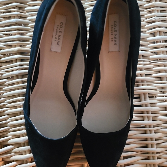❤️‍🔥 Cole Haan Kenzie Pump in Black Suede - Picture 2 of 11